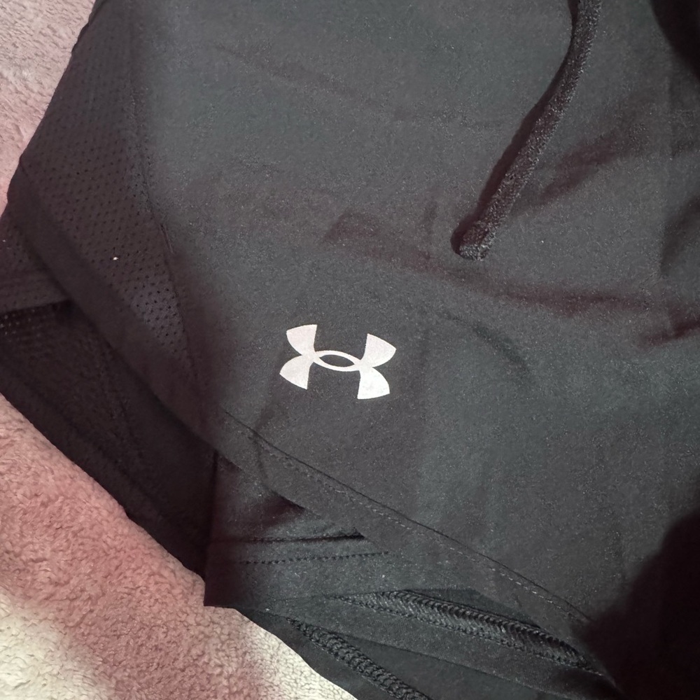 Under armor shorts - Picture 2 of 4